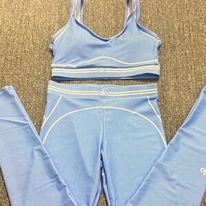 ALO Yoga Women's Light Blue Yoga Set